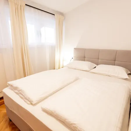 Hozi House -4 Cozy Apartment's Appartamento