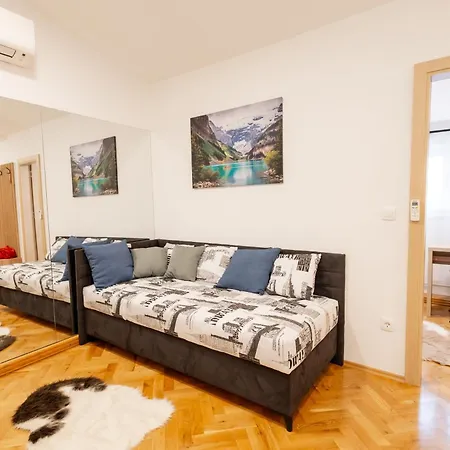 Hozi House -4 Cozy Apartment's דירה *