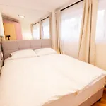 Hozi House -4 Cozy Apartment's Free Parking דירה לובליאנה